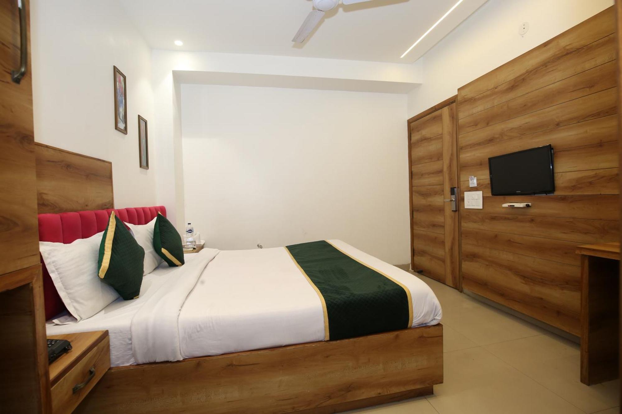 Hotel Rv Regency Амритсар Екстериор снимка