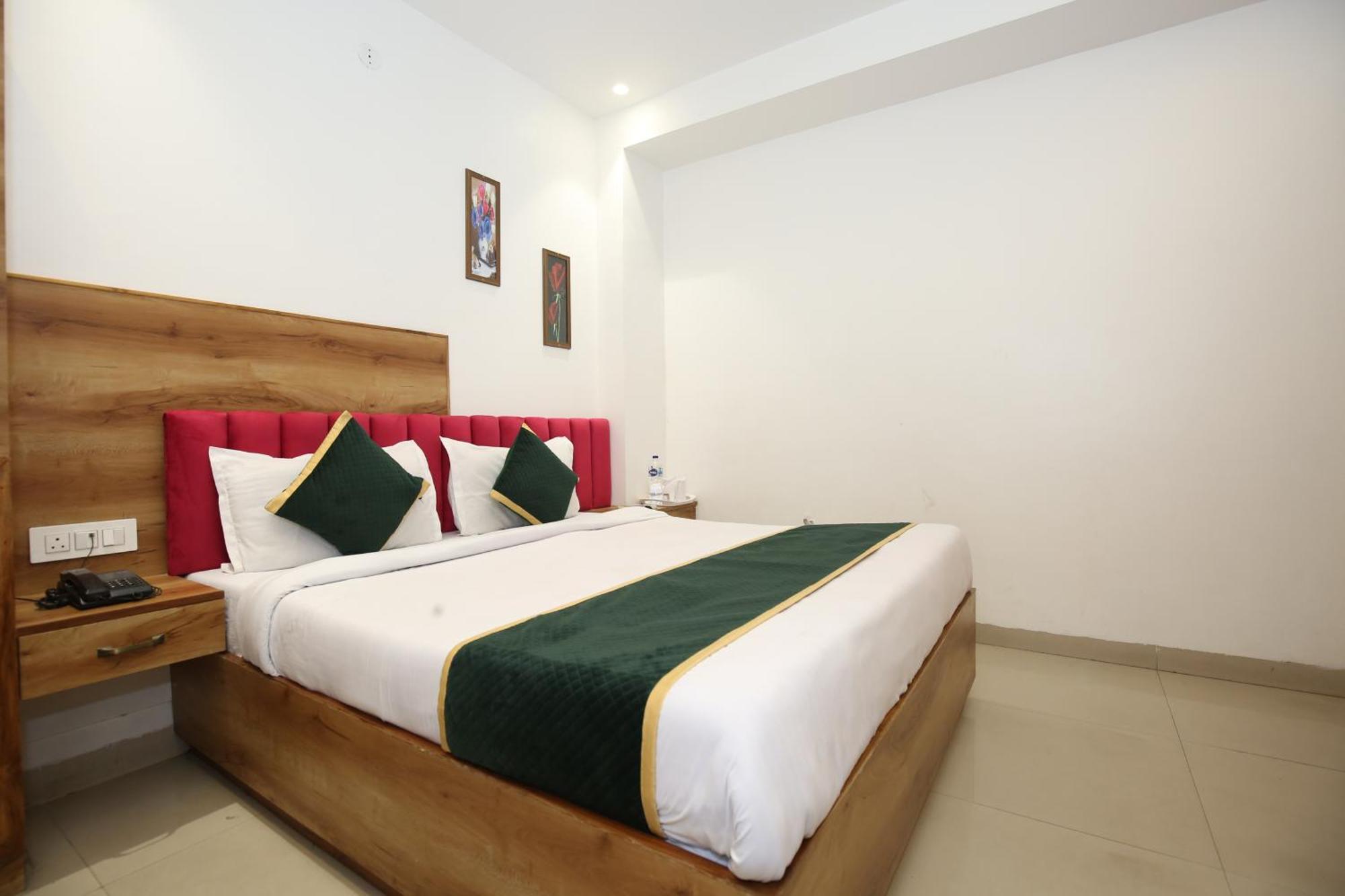 Hotel Rv Regency Амритсар Екстериор снимка