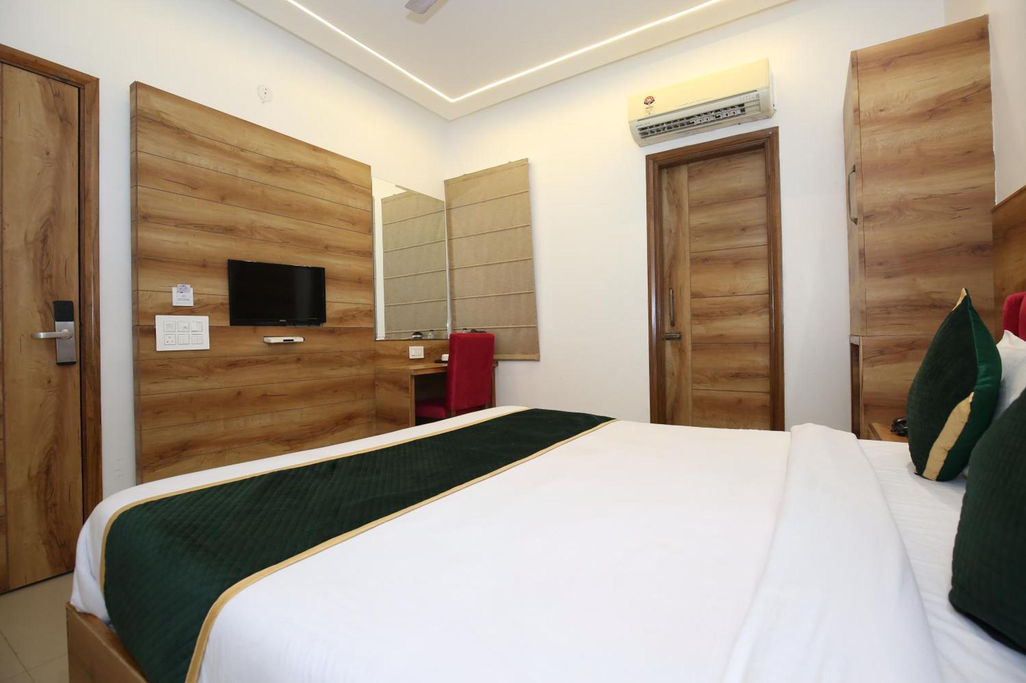 Hotel Rv Regency Амритсар Екстериор снимка
