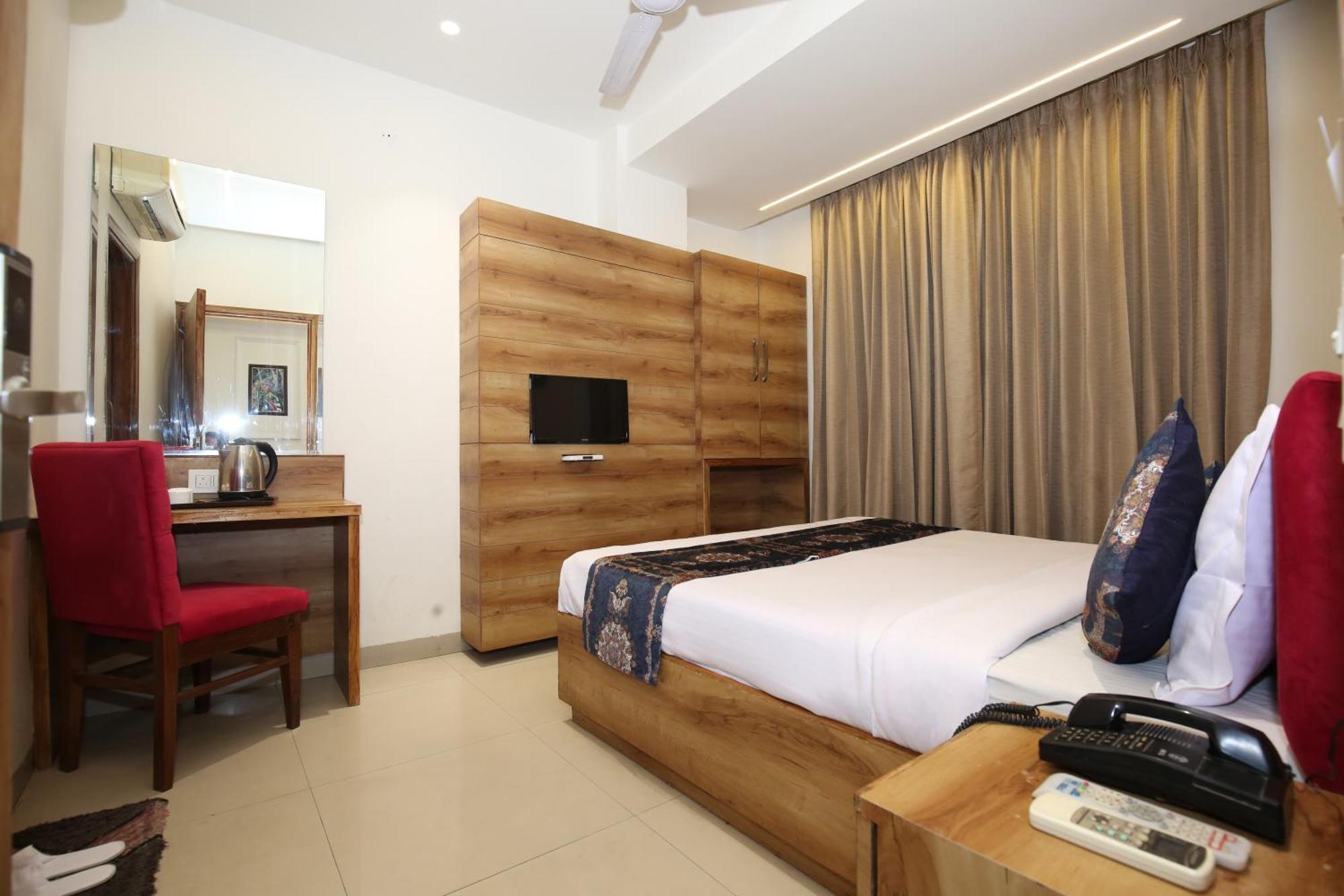 Hotel Rv Regency Амритсар Екстериор снимка
