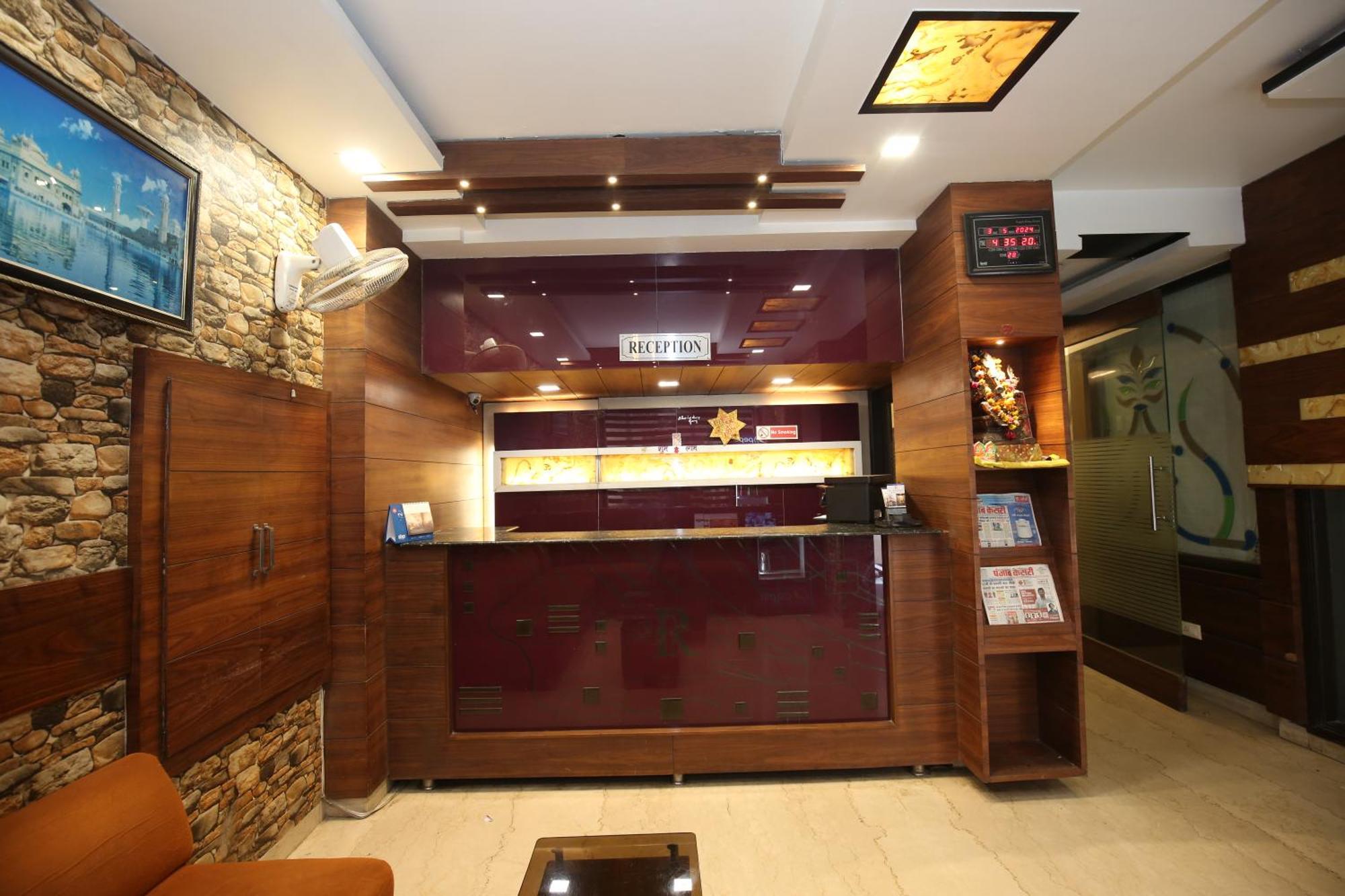 Hotel Rv Regency Амритсар Екстериор снимка
